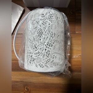 Scentsy Etched Hummingbird Warmer